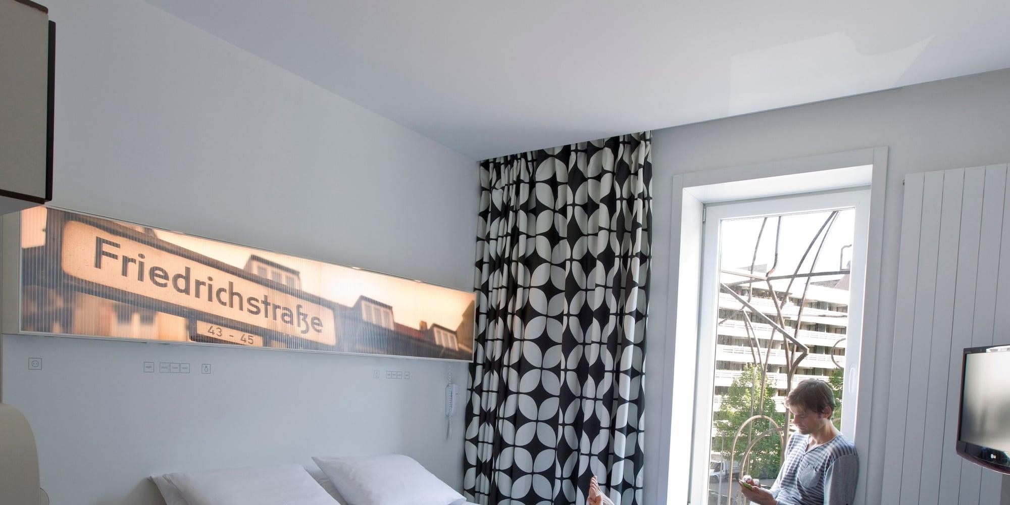 Hotel Gat Point Charlie Berlin Bagian luar foto